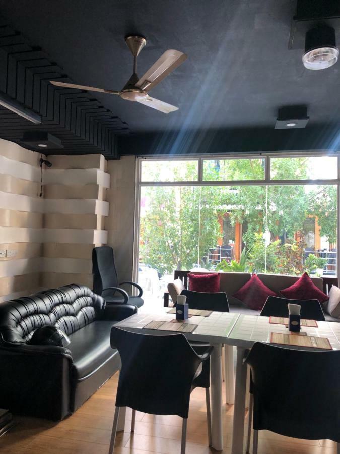 Beach Arena Inn 胡鲁马累 外观 照片