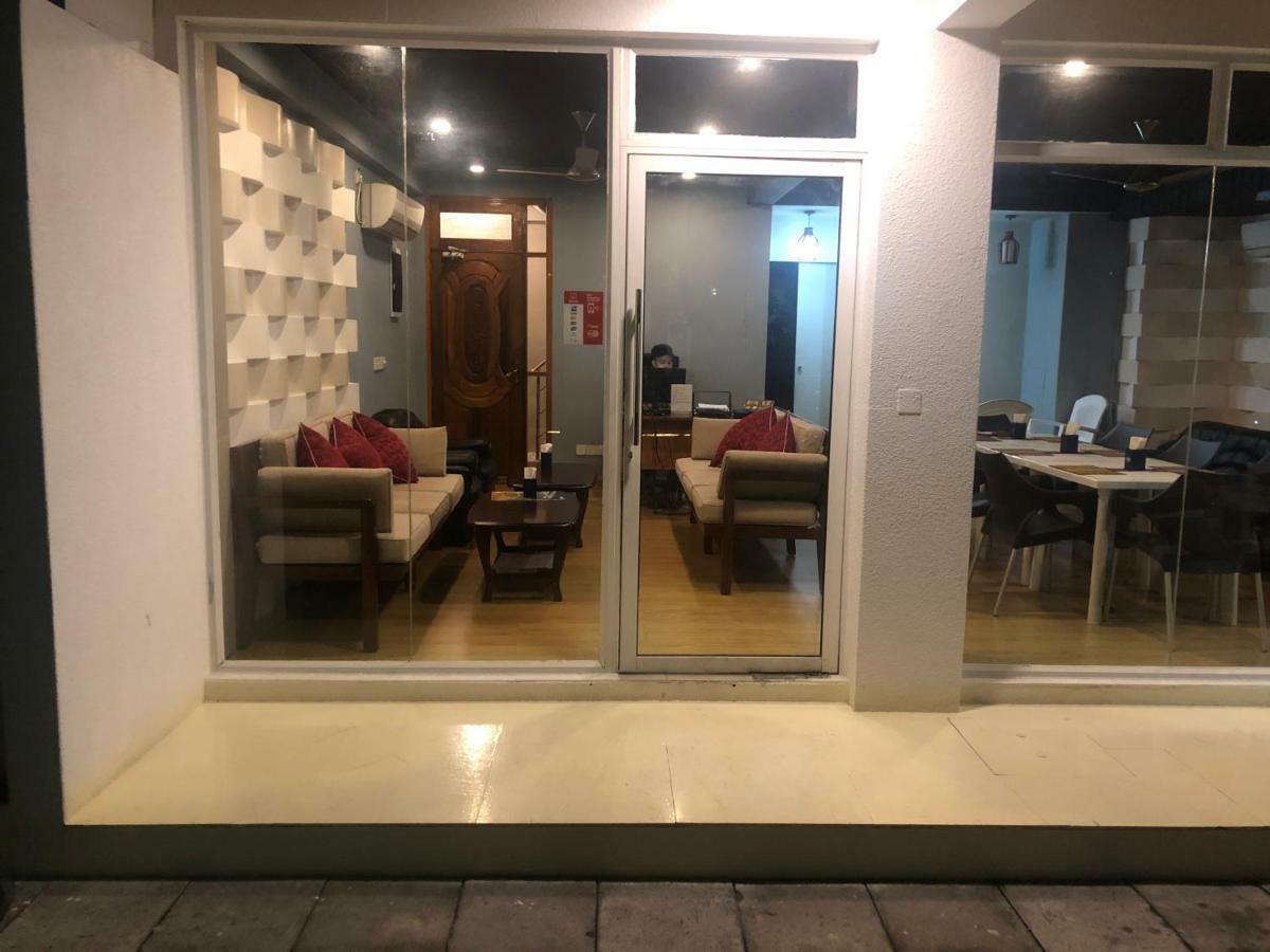 Beach Arena Inn 胡鲁马累 外观 照片